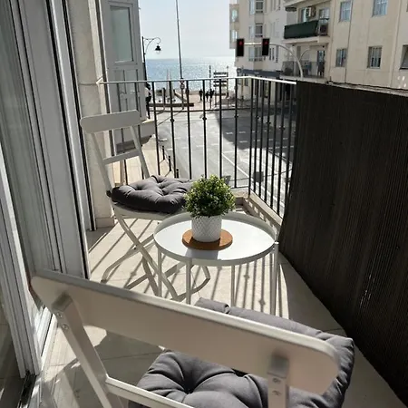 Lighthouse Apartment *